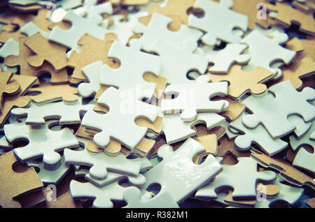 Puzzleteile als Hintergrund Stockfoto