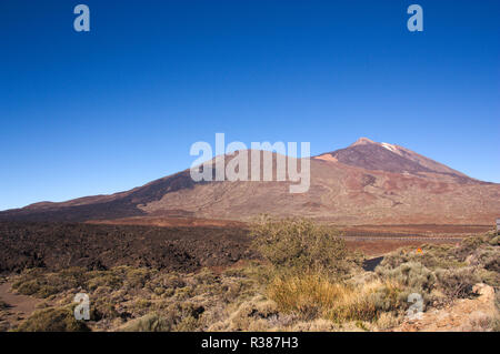Blick von der Basis der Gipfel des Teide weiter auf den Gipfel des Pico Viejo auf der Insel Santa Cruz de Tenerife Stockfoto