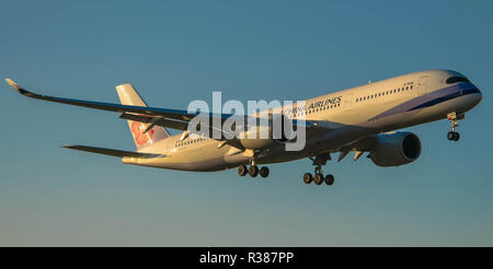 China Airlines Airbus A350-900 am Flughafen Gatwick Stockfoto