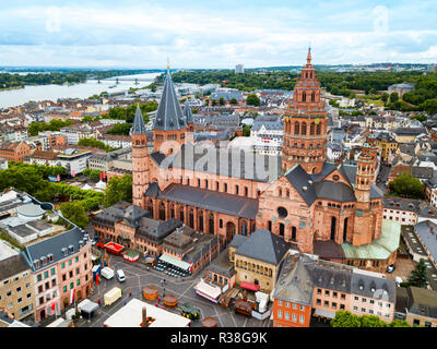 Mainzer Dom Antenne Panoramablick, auf dem Marktplatz der Stadt Mainz in Deutschland Stockfoto