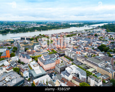 Mainzer Dom Antenne Panoramablick, auf dem Marktplatz der Stadt Mainz in Deutschland Stockfoto