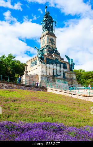 Niederwalddenkmal ist ein Monument, das sich in der Niederwald befindet sich in der Nähe von Rüdesheim am Rhein in Hessen, Deutschland Stockfoto