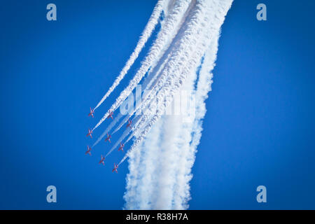 Die roten Pfeile, offiziell als der Royal Air Force Aerobatic Team, bekannt ist, ist das Kunstflug Display Team der Royal Air Force an RAF Scampton. Stockfoto