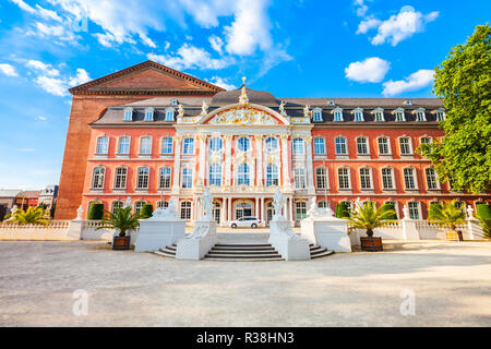 Kurfürstliche Schloss oder Kurfurstliches Palais war die Residenz der Erzbischöfe und Kurfürsten von Trier, Deutschland Stockfoto