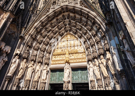 Kölner Dom Fassade Details in der Stadt Köln, Deutschland Stockfoto