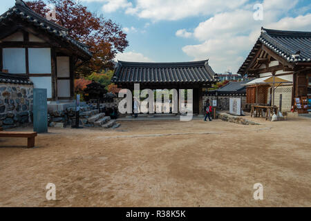 Anok namsangol Dorf ist ein traditionelles, altes Dorf in Seoul, Südkorea. Stockfoto
