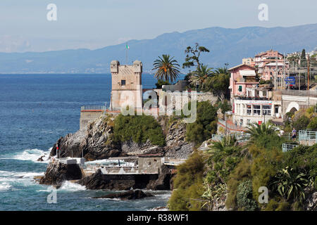 Küste mit Torre Gropallo, Genoa-Nervi, Golfo Paradiso, Riviera di Levante, Ligurien, Italien Stockfoto