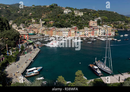 Bucht von Portofino, Golfo Paradiso, der Provinz Genua, der Riviera di Levante, Ligurien, Italien Stockfoto