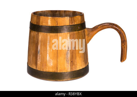 Alte traditionelle Holz- Becher auf weißem Hintergrund Stockfoto