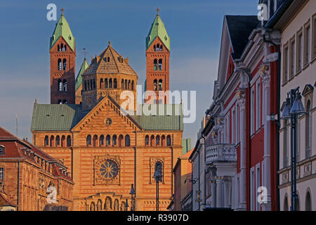 Westfassade Kaiserdom in Speyer Stockfoto