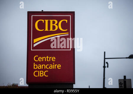 MONTREAL, KANADA - 3. NOVEMBER 2018: CIBC logo, vor einer ihrer Banking Center in Montreal. Und Canadian Imperial Bank of Commerce Stockfoto