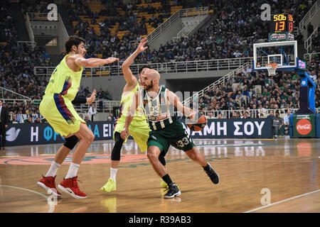 Athen, Griechenland. 21 Nov, 2018. Nick Calathes (33), die in Aktion während der 2018/2019 Turkish Airlines EuroLeague Saison Runde 8 Spiel zwischen OPAP Panathinaikos Athen und FC Barcelona Lassa an Olympic Sports Centre Athen gesehen. Credit: Nikolas Joao Kokovlis/SOPA Images/ZUMA Draht/Alamy leben Nachrichten Stockfoto