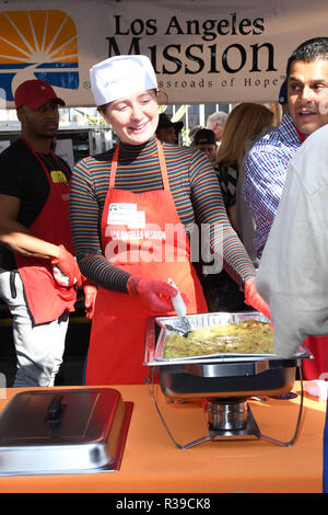 Los Angeles, CA, USA. 21 Nov, 2018. 21. November 2018 - Los Angeles, Kalifornien - Emma Kenney. 2018 LA Mission Thanksgiving gehalten an LA Mission. Photo Credit: Birdie Thompson/AdMedia Credit: Birdie Thompson/AdMedia/ZUMA Draht/Alamy leben Nachrichten Stockfoto