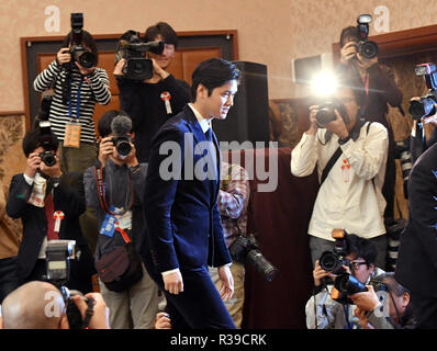 Tokio, Japan. 22 Nov, 2018. Shohei Otani, Los Angeles Angels zwei-Wege-Baseball player, kommt für eine Nachrichten Konferenz an der Japan National Press Club in Tokio am Donnerstag, 22. November 2018. Otani, der vier Spiele als Krug gewonnen und Hit 22 Home Runs, wurde als der amerikanischen Liga Rookie des Jahres genannt. Otani kehrte nach Japan am Mittwoch zum ersten Mal seit er in die USA ging im Februar. Credit: Natsuki Sakai/LBA/Alamy leben Nachrichten Stockfoto