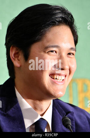 Tokio, Japan. 22 Nov, 2018. Shohei Otani, Los Angeles Angels zwei-Wege-Baseball player, beschreibt seine erste Saison in der Major League als Erfüllung während einer Pressekonferenz auf der Japan National Press Club in Tokio am Donnerstag, 22. November 2018. Otani, der vier Spiele als Krug gewonnen und Hit 22 Home Runs, wurde als der amerikanischen Liga Rookie des Jahres genannt. Otani kehrte nach Japan am Mittwoch zum ersten Mal seit er in die USA ging im Februar. Credit: Natsuki Sakai/LBA/Alamy leben Nachrichten Stockfoto