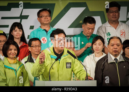 Bürgermeisterkandidat für die herrschenden Demokratischen Progressiven Partei (DPP) Pasuya Yao liefert eine Rede bei einer Rallye für seine Kampagne in Taipei, Taiwan, 21. November 2018. Am 24. November, den taiwanischen Stimmen werden für neun in einer Wahl mit kommunale Bürgermeister, Grafschaft, aber auch für verschiedene Fragen unter Referendum. November 21, 2018 Kreditkarten: Nicolas Datiche/LBA/Alamy leben Nachrichten Stockfoto