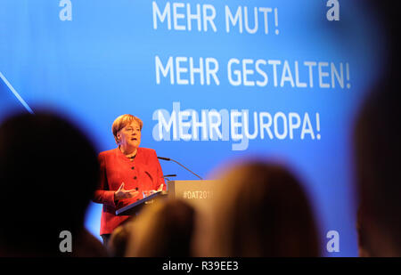 Berlin, Deutschland. 22 Nov, 2018. Bundeskanzlerin Angela Merkel (CDU) spricht an der Deutschen Arbeitgeberverbände Tag 2018. Quelle: Wolfgang Kumm/dpa/Alamy leben Nachrichten Stockfoto