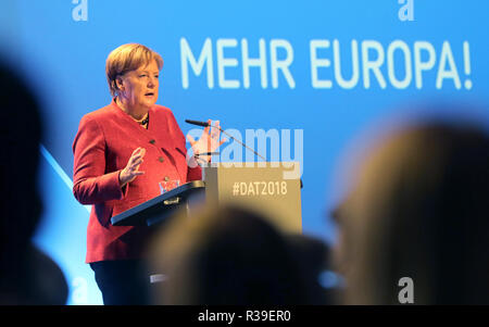 Berlin, Deutschland. 22 Nov, 2018. Bundeskanzlerin Angela Merkel (CDU) spricht an der Deutschen Arbeitgeberverbände Tag 2018. Quelle: Wolfgang Kumm/dpa/Alamy leben Nachrichten Stockfoto