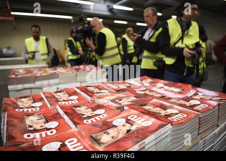 22. November 2018, Deutschland (Deutsch), Nürnberg:. Die letzten Otto Katalog wurde in Nürnberg am Donnerstag gedruckt. Um 10:00 Uhr auf der Dot, Maschinen des Prinovis Druckerei begann die letzte Kopie zu produzieren. Foto: Nicolas Armer/dpa Stockfoto