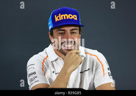 Abu Dhabi, VAE. 22. Nov 2018. 22. November 2018, Yas Marina, Abu Dhabi, Vereinigte Arabische Emirate, Etihad Airways Formel 1-Grand Prix von Abu Dhabi, Treiber Ankünfte und Pressekonferenz; McLaren, Fernando Alonso Credit: Aktion Plus Sport Bilder/Alamy leben Nachrichten Stockfoto