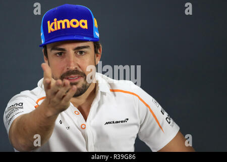 Abu Dhabi, VAE. 22. Nov 2018. 22. November 2018, Yas Marina, Abu Dhabi, Vereinigte Arabische Emirate, Etihad Airways Formel 1-Grand Prix von Abu Dhabi, Treiber Ankünfte und Pressekonferenz; McLaren, Fernando Alonso Credit: Aktion Plus Sport Bilder/Alamy leben Nachrichten Stockfoto