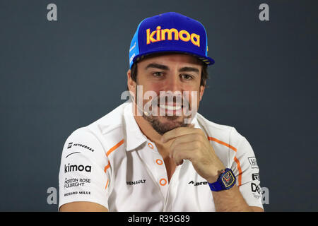 Abu Dhabi, VAE. 22. Nov 2018. 22. November 2018, Yas Marina, Abu Dhabi, Vereinigte Arabische Emirate, Etihad Airways Formel 1-Grand Prix von Abu Dhabi, Treiber Ankünfte und Pressekonferenz; McLaren, Fernando Alonso Credit: Aktion Plus Sport Bilder/Alamy leben Nachrichten Stockfoto