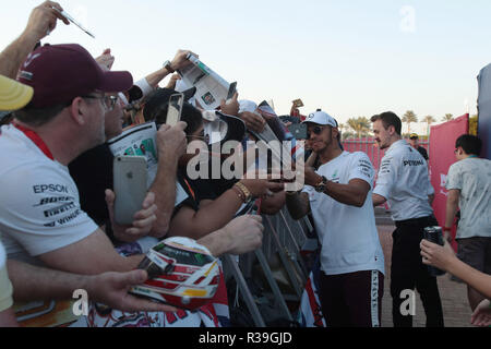 Abu Dhabi, VAE. 22. Nov 2018. Abu Dhabi, VAE Sport Formel 1 Grand Prix von Abu Dhabi 2018 Im Pic: Lewis Hamilton (GBR) Mercedes AMG W 1 W 09 Credit: LaPresse/Alamy leben Nachrichten Stockfoto