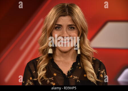 21. November 2018, Nordrhein-Westfalen, Köln: Der Moderator Panagiota Petridou ist ein Gast auf die ARD-Talkshow "aischberger'. Foto: Horst Galuschka/dpa Stockfoto