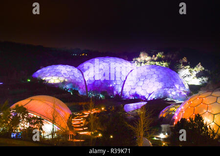 Eden Project, Cornwall, UK. 22. November 2018. Die Schatten und Licht affter dunkle Erfahrung beginnt für die Weihnachtszeit dieses Wochenende am Eden Project: Simon Maycock/Alamy leben Nachrichten Stockfoto