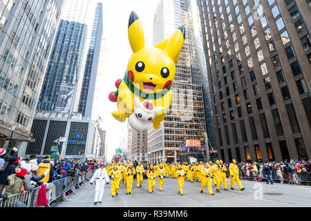 Die Pikachu Ballon während der 2018 Macy's Thanksgiving Day Parade in New York City gesehen. Stockfoto