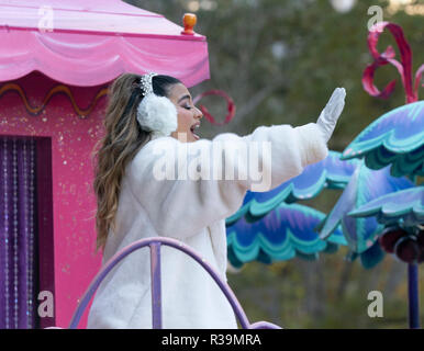 New York, NY - 22. November 2018: Ally Brooke Fahrten Schwimmer bei der 92. jährliche Thanksgiving Day Parade von Macy's anzusehen in den Straßen von Manhattan im kalten Wetter Credit: Lev radin/Alamy leben Nachrichten Stockfoto