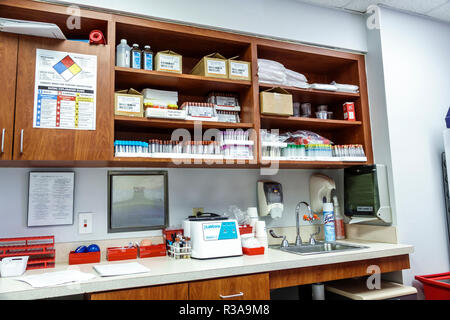 Miami Beach, Florida, Krankenhaus des Mount Sinai Medical Center, Untersuchungsraum der Arztpraxis, Blutproben-Fläschchen, FL181030031 Stockfoto