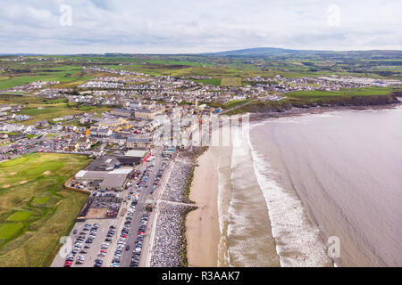 Lahinch oder Lehinch ist eine kleine Stadt an der Liscannor Bay, an der nordwestlichen Küste von County Clare, Irland. Die Stadt ist ein Badeort und hat einen po werden Stockfoto