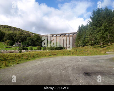 Staudamm von clearwen Behälter Stockfoto