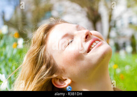 Die Frühlingssonne geniessen Stockfoto