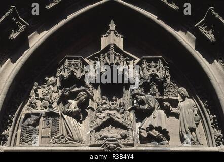 TIMPANO DE LA PUERTA DE SAN MIGUEL O LA PUERTA DEL NACIMIENTO - SIGLO XV. Autor: MERCADANTE DE BRETAÑA LORENZO. Lage: CATEDRAL - AUSSEN. Sevilla. Sevilla. Spanien. Stockfoto