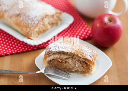 Deutsche Strudel mit Äpfeln Stockfoto