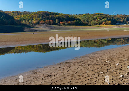 Edersee, reduziert auf weniger als ein Viertel der üblichen Wassermenge infolge der Trockenheit, Edersee natur park Park Stockfoto