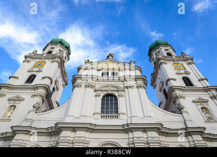 Westfassade, St. Stephen's Cathedral, Passau, Niederbayern, Bayern, Deutschland Stockfoto