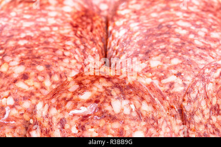 Hintergrund Textur von Salamischeiben, selektive konzentrieren. Stockfoto