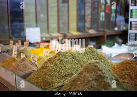 Bunte Gewürze auf dem Markt von Amman - Jordanien Stockfoto