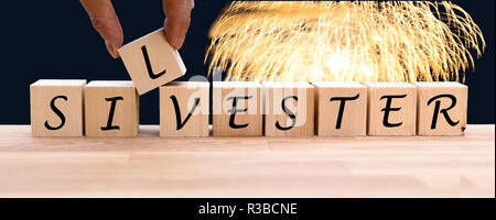 Würfel Form das Wort "', Deutsch für den Silvesterabend. Stockfoto
