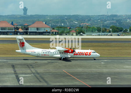 Denpasar, Indonesien - 19. September 2018: Wings Airlines Flugzeug landete am Internationalen Flughafen Ngurah Rai, ein Tochterunternehmen der Lion Air. Stockfoto