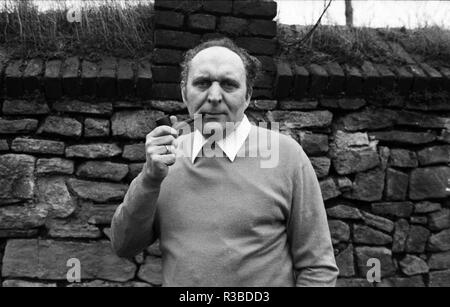 Thema Josef Reding am 27. Februar 1975 in seinem Haus in Dortmund. | | Verwendung weltweit Stockfoto