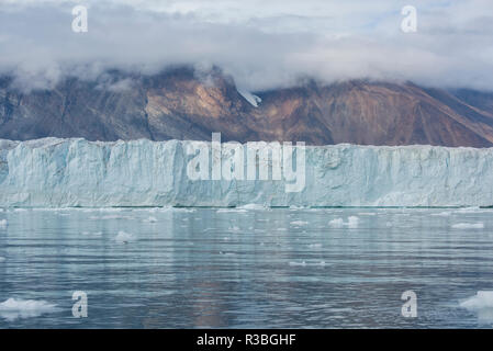 Ostgrönländische, Scoresbysund, aka Scoresby Sund. Wilson Gletscher, Gesicht des Gletschers. Stockfoto