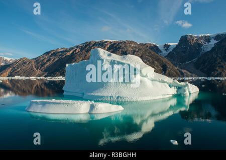 Ostgrönländische, Scoresbysund, aka Scoresby Sund. Malerische Eis gefüllt Oer Fjord. Stockfoto