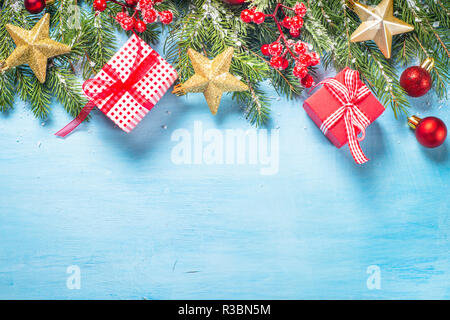 Weihnachten Hintergrund auf Blau. Stockfoto