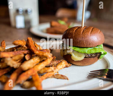 Gesunde vegetarische Küche im Landhausstil Stockfoto