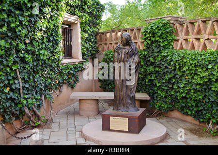 Innenhof in Tlaquepaque Artisan Shopping Village in Sedona, Arizona, USA. Stockfoto