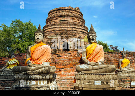 Ayutthaya, Thailand. Großer Buddha im Wat Phra Mahathat, Ayutthaya Historical Park, in der Nähe von Bangkok. Stockfoto